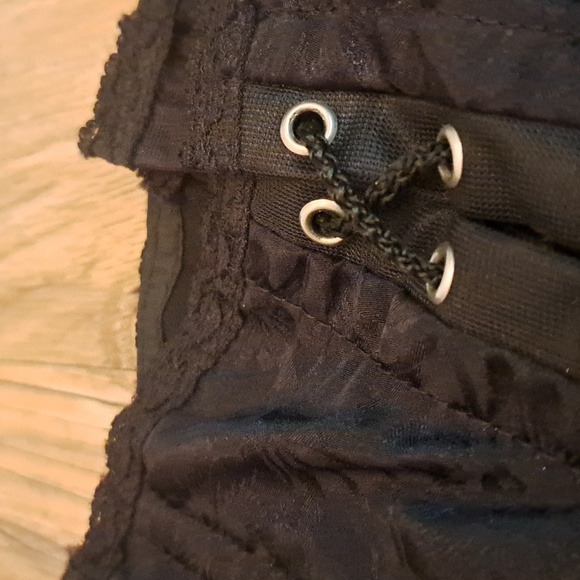 Vintage style Corset with lace bottom - Picture 3 of 6